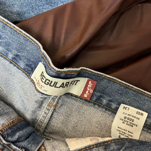 Levi Shorts - Picture 3 of 3